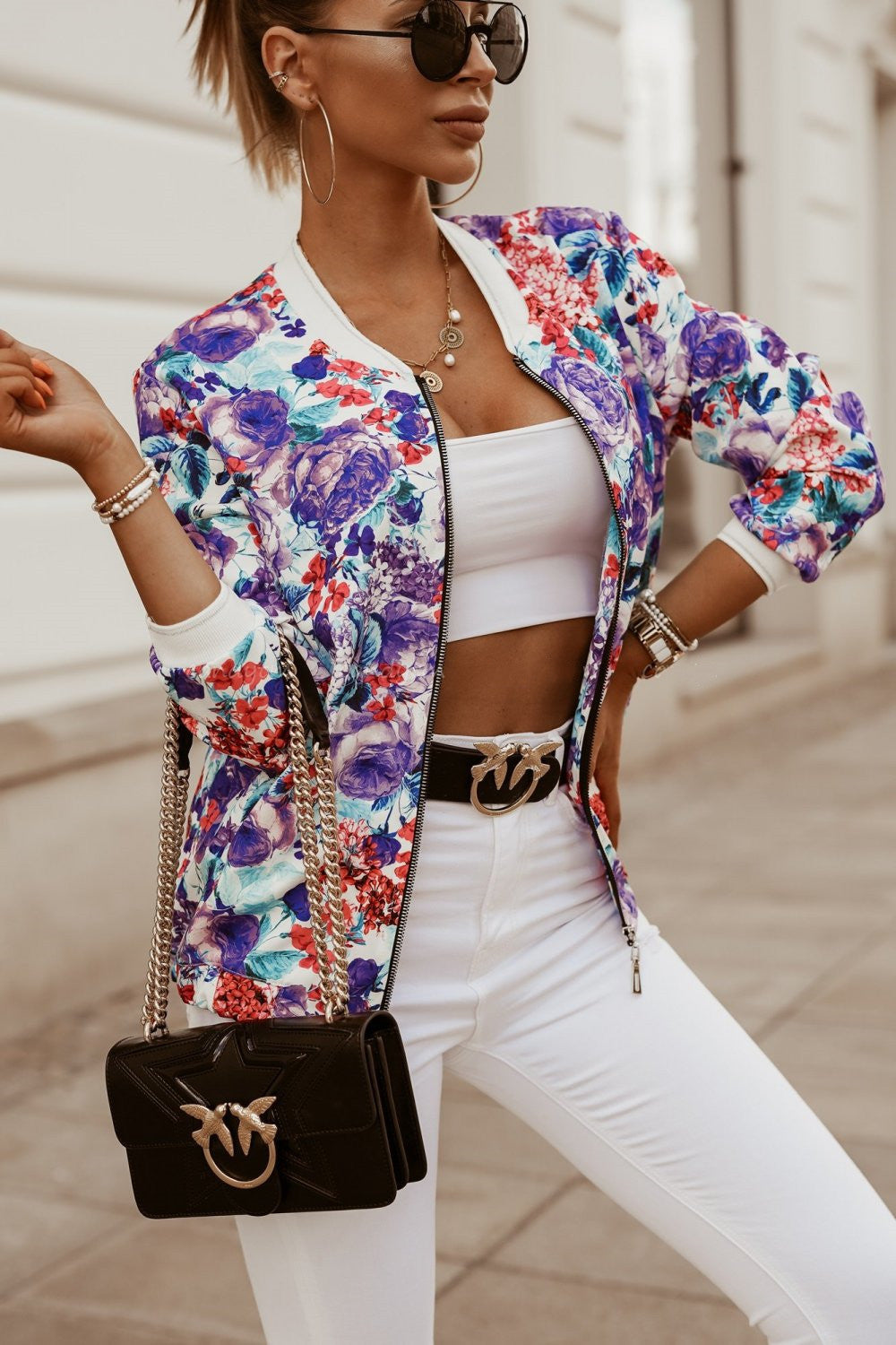 A short jacket with long sleeves for your beauty
