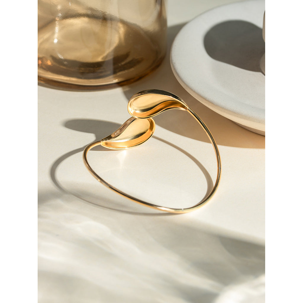 A bracelet that fits your soft hand