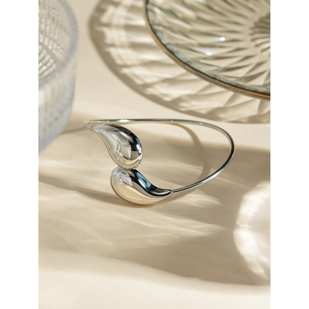 A bracelet that fits your soft hand