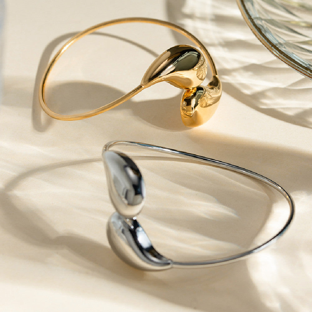 A bracelet that fits your soft hand