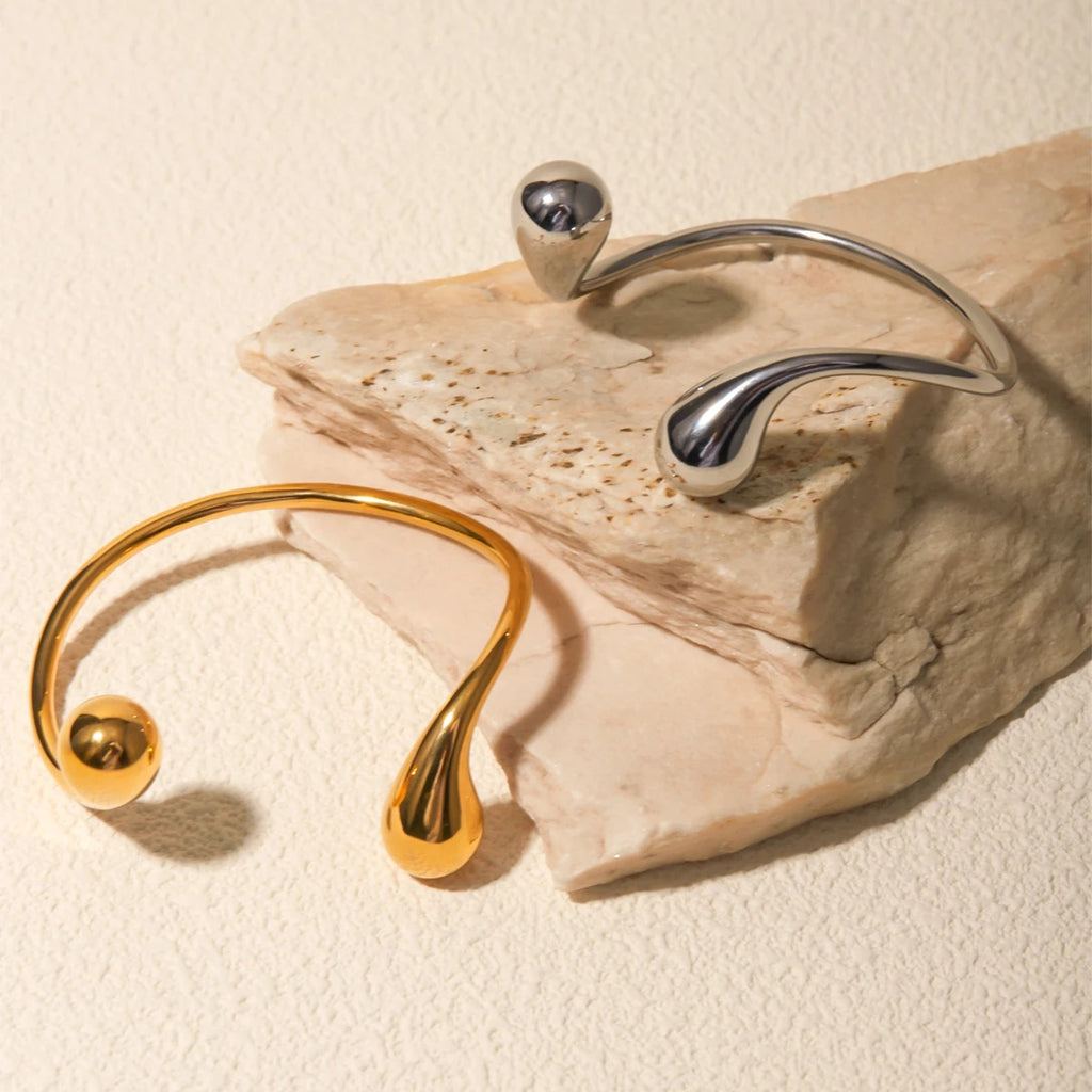 A bracelet that fits your soft hand