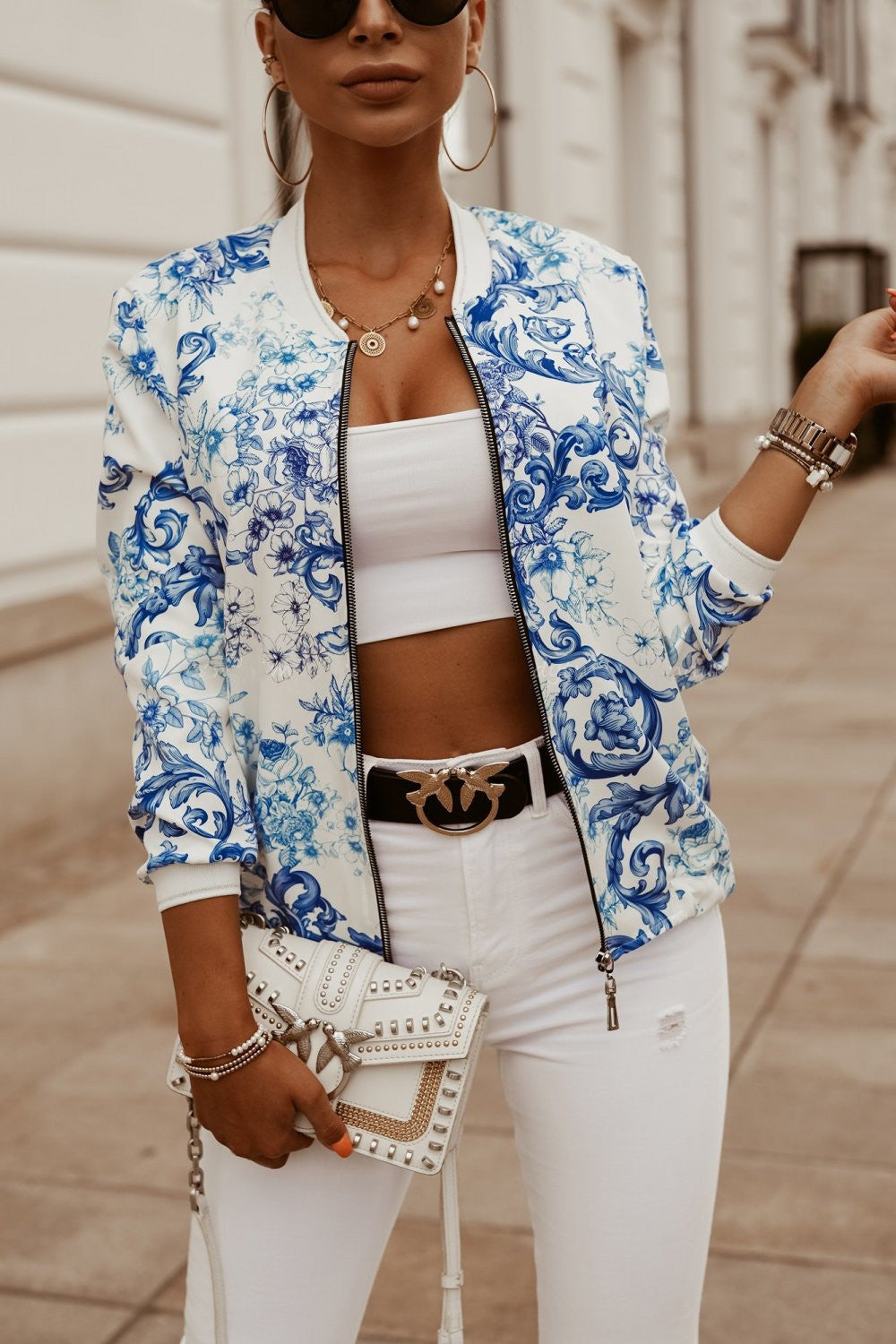 A short jacket with long sleeves for your beauty