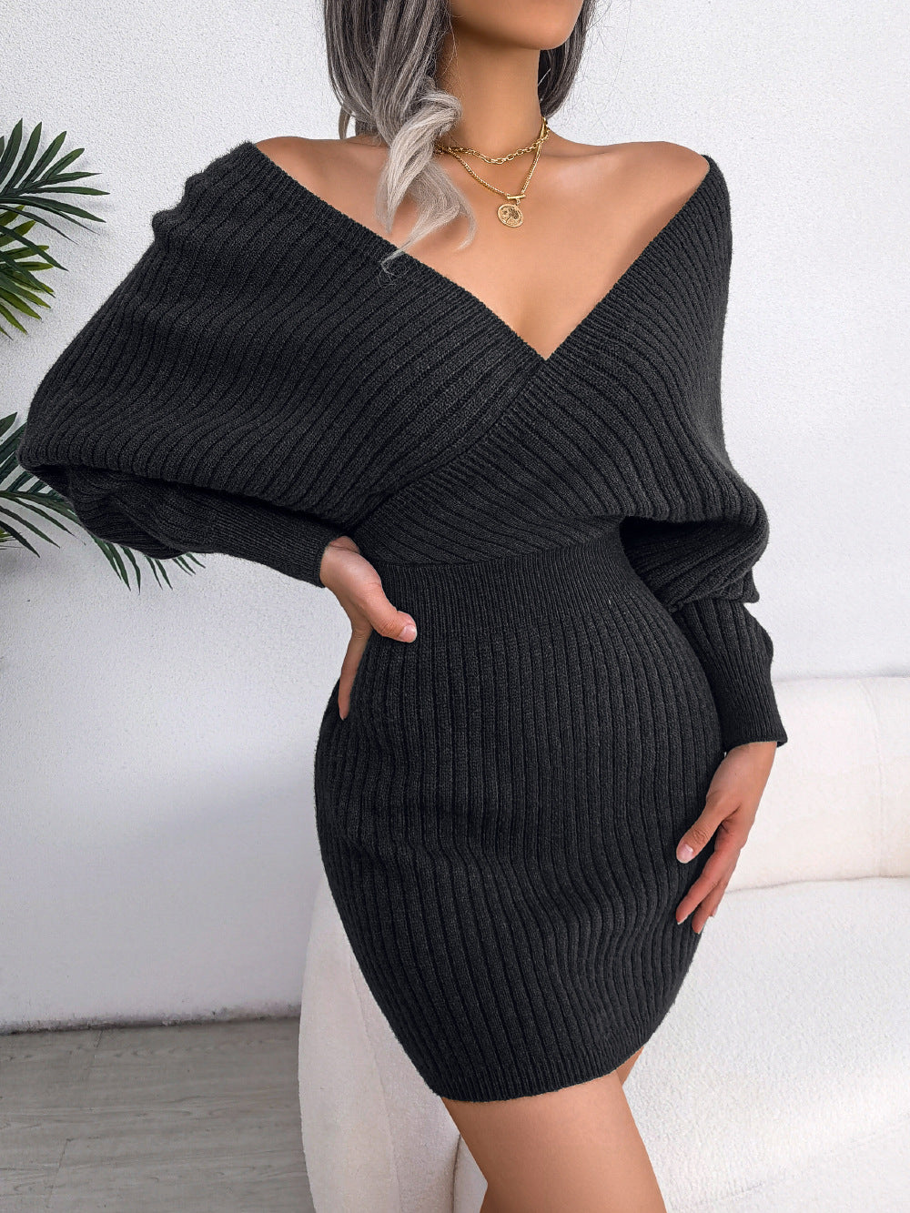 A V-shaped dress that flatters your beauty