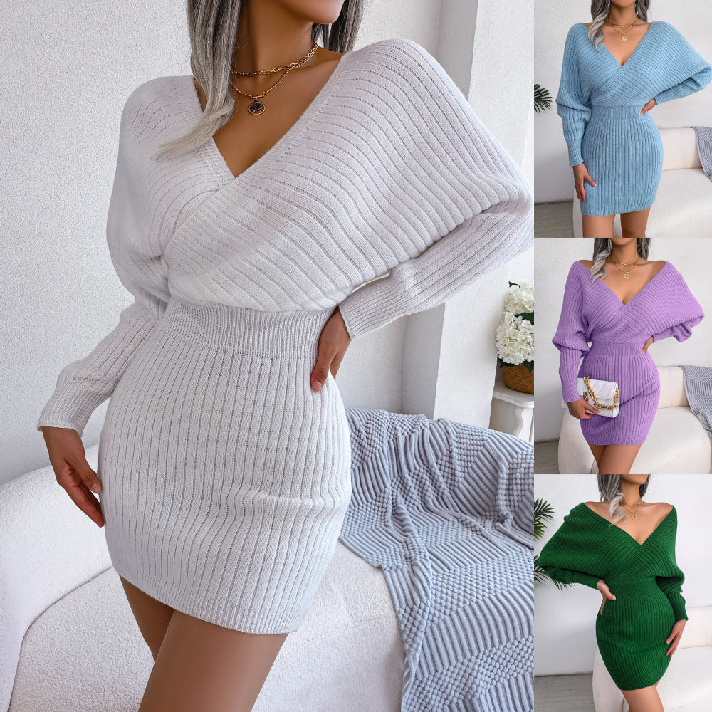 A V-shaped dress that flatters your beauty