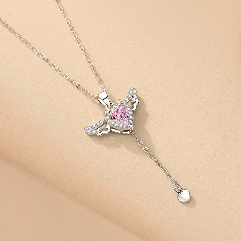 A moving pendant in the shape of a heart and wings, perfect for your innocence.
